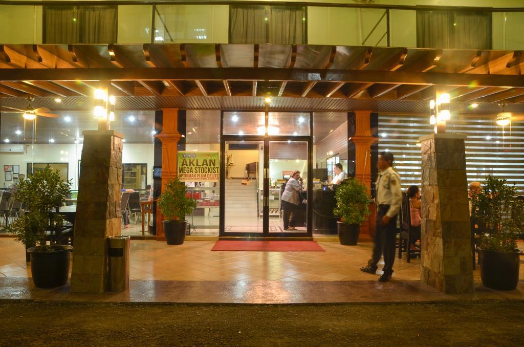 The Premiere Business Hotel Калибо Екстериор снимка
