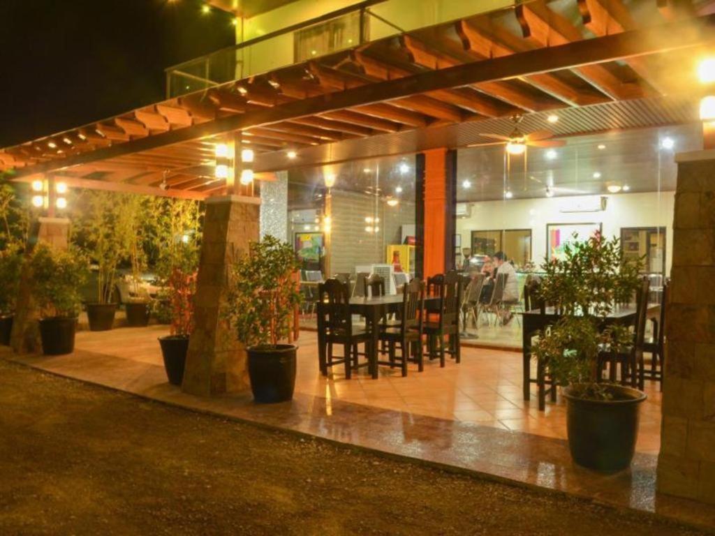 The Premiere Business Hotel Калибо Екстериор снимка