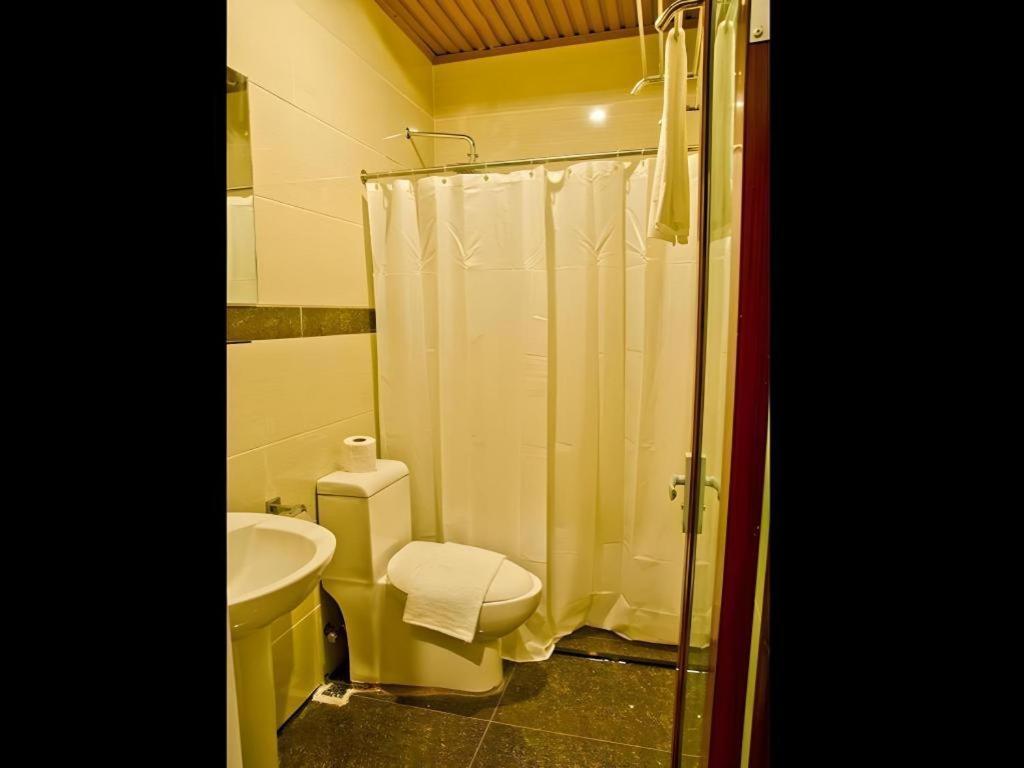 The Premiere Business Hotel Калибо Екстериор снимка