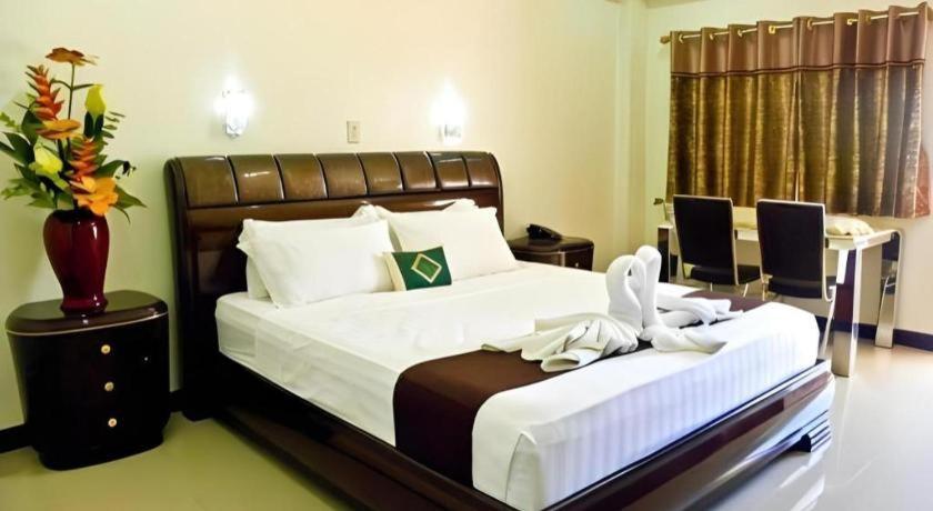 The Premiere Business Hotel Калибо Екстериор снимка