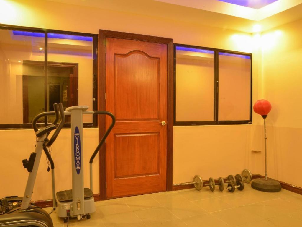 The Premiere Business Hotel Калибо Екстериор снимка