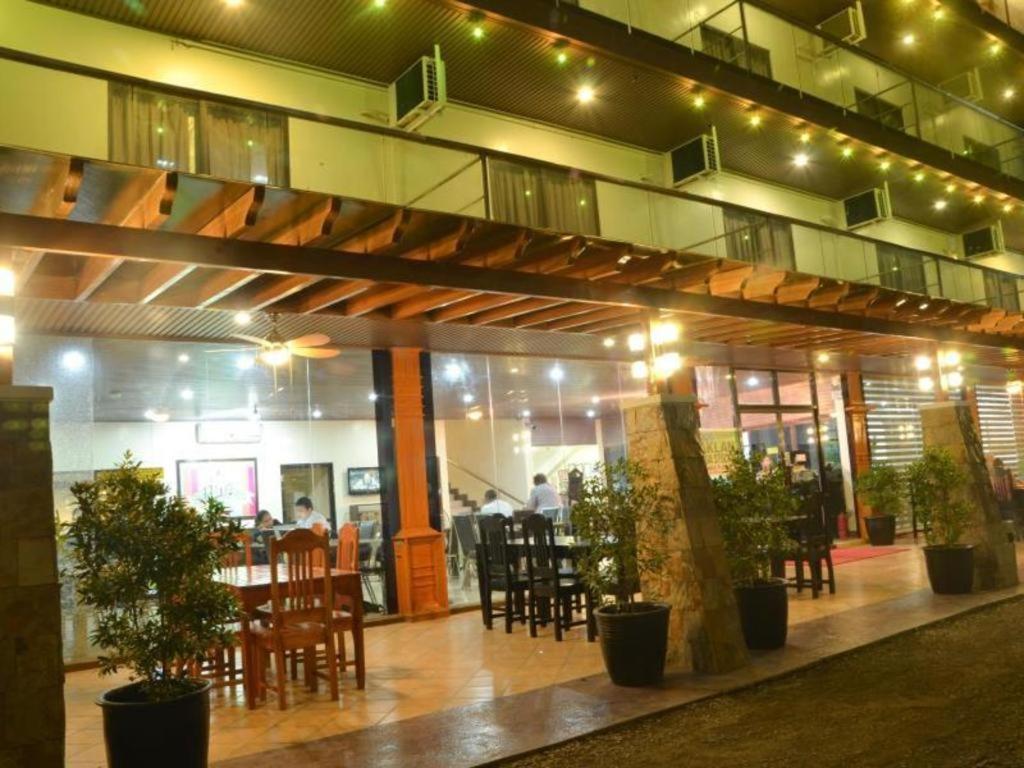 The Premiere Business Hotel Калибо Екстериор снимка