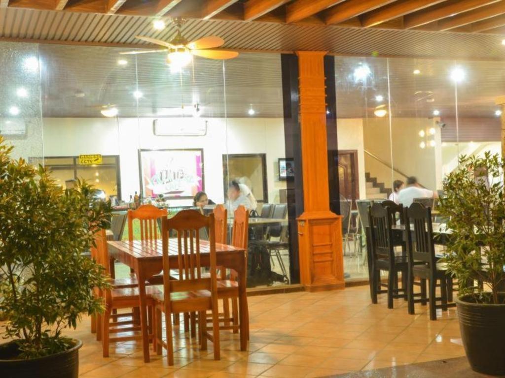 The Premiere Business Hotel Калибо Екстериор снимка
