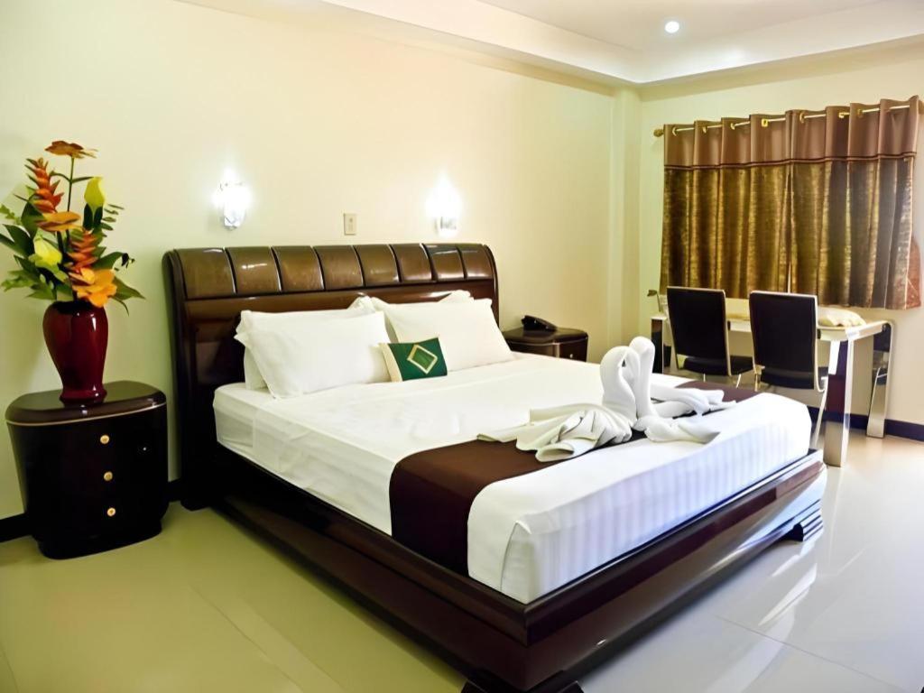 The Premiere Business Hotel Калибо Екстериор снимка